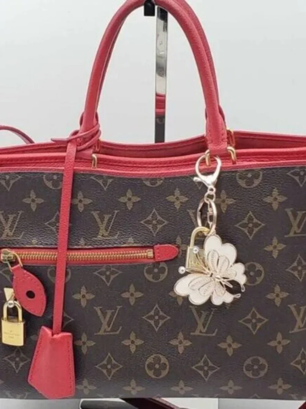 LV Authentic Gold Padlock 🔒 Key Set w/ Unbranded Butterfly Keychain Charm